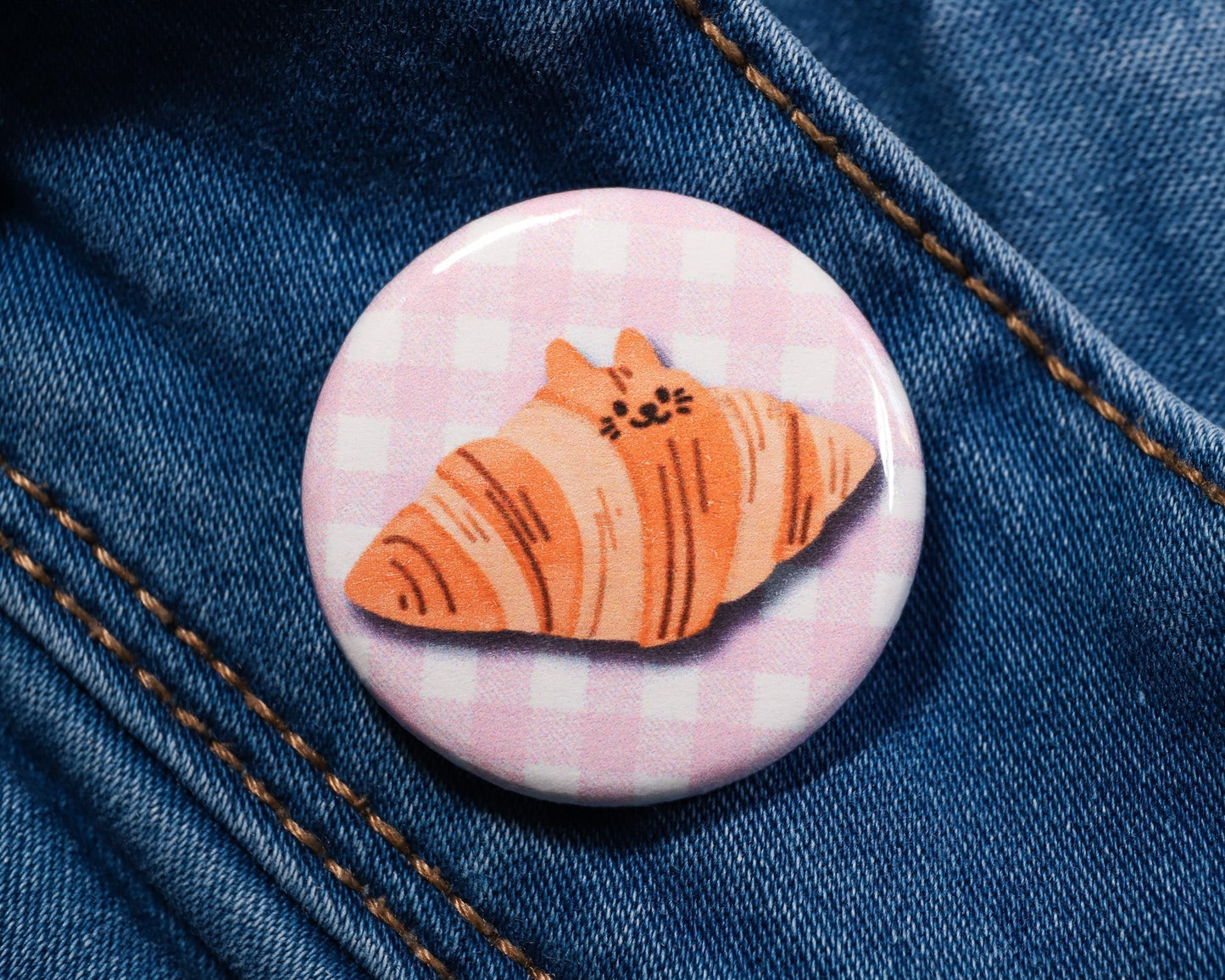 Cinnamon Roll Cat Pin - 9 to Collect